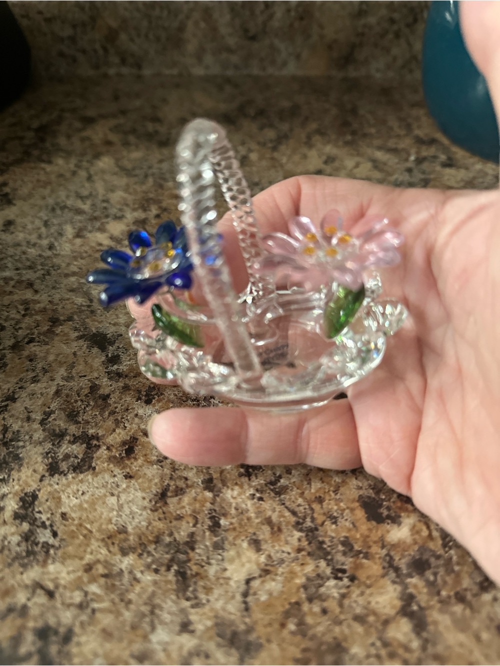 Small crystal daisies in a basket - Picture 2 of 6